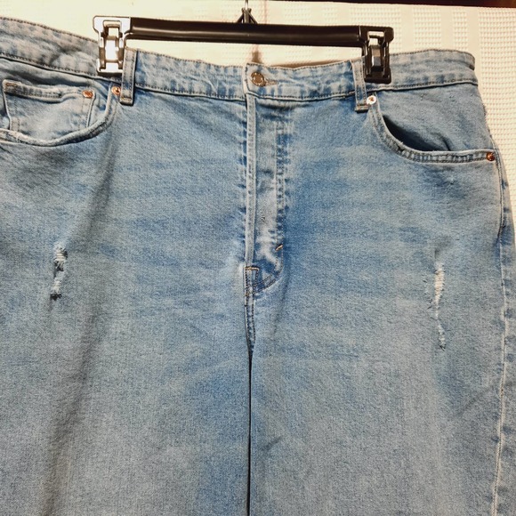 H&M Mom Jeans 18‎  Ultra High Waist Distressed Button Closure 5 Pocket - Picture 2 of 7